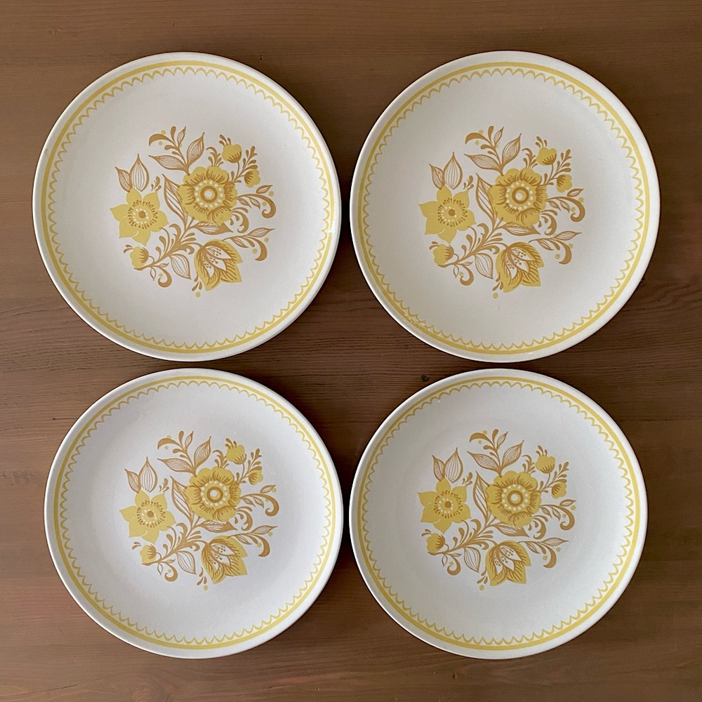 Royal China ‘Jubilee’ Cavalier Ironstone vintage dinner plates